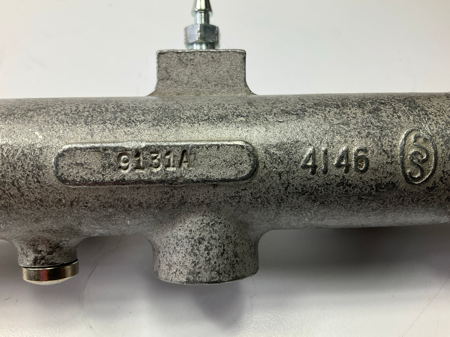 REMAN. Cardone 10-2747 Brake Master Cylinder W/O Traction Control, W/O ABS