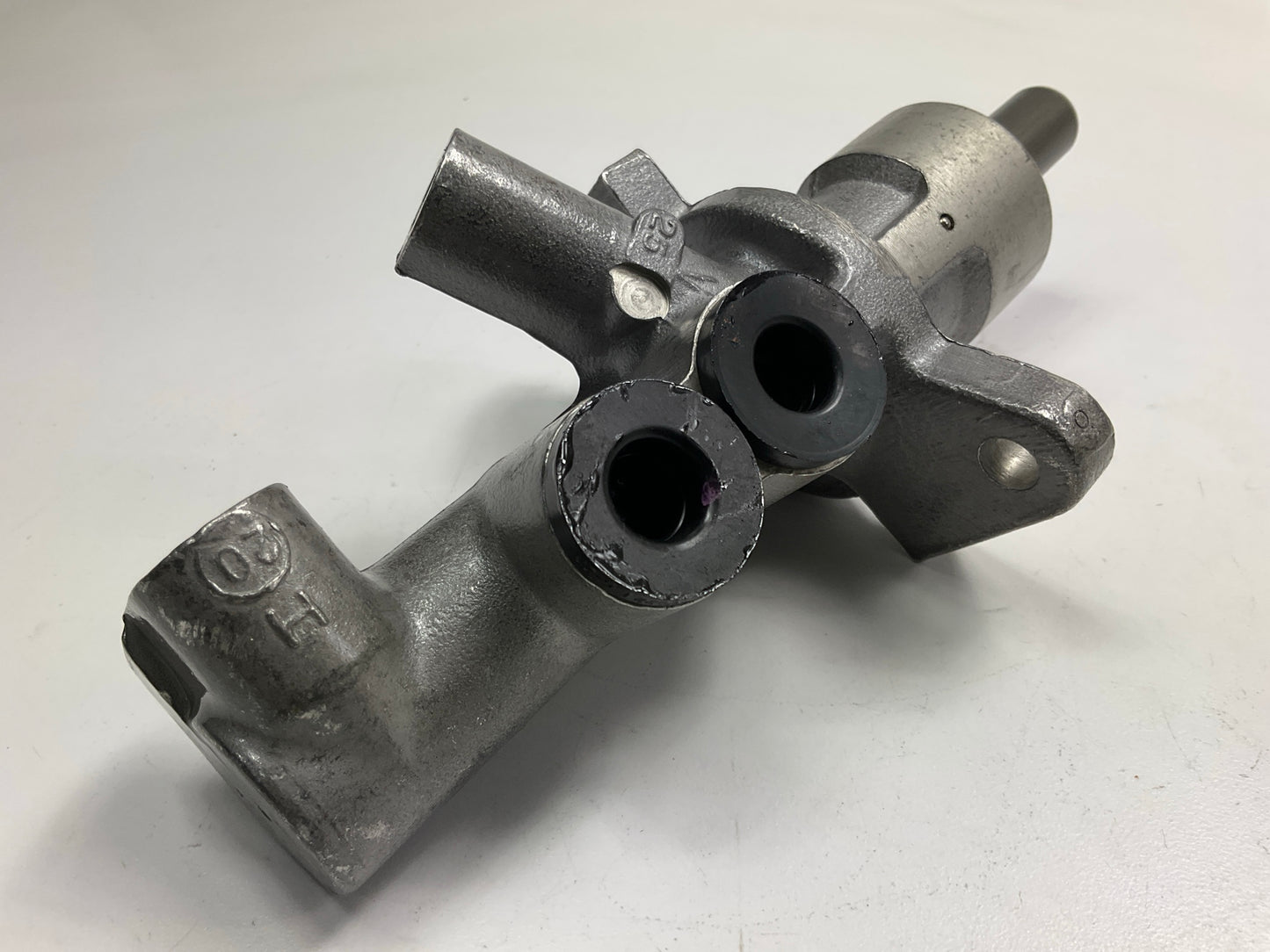 REMAN. Cardone 10-3026 Brake Master Cylinder For 1997 Cadillac Catera