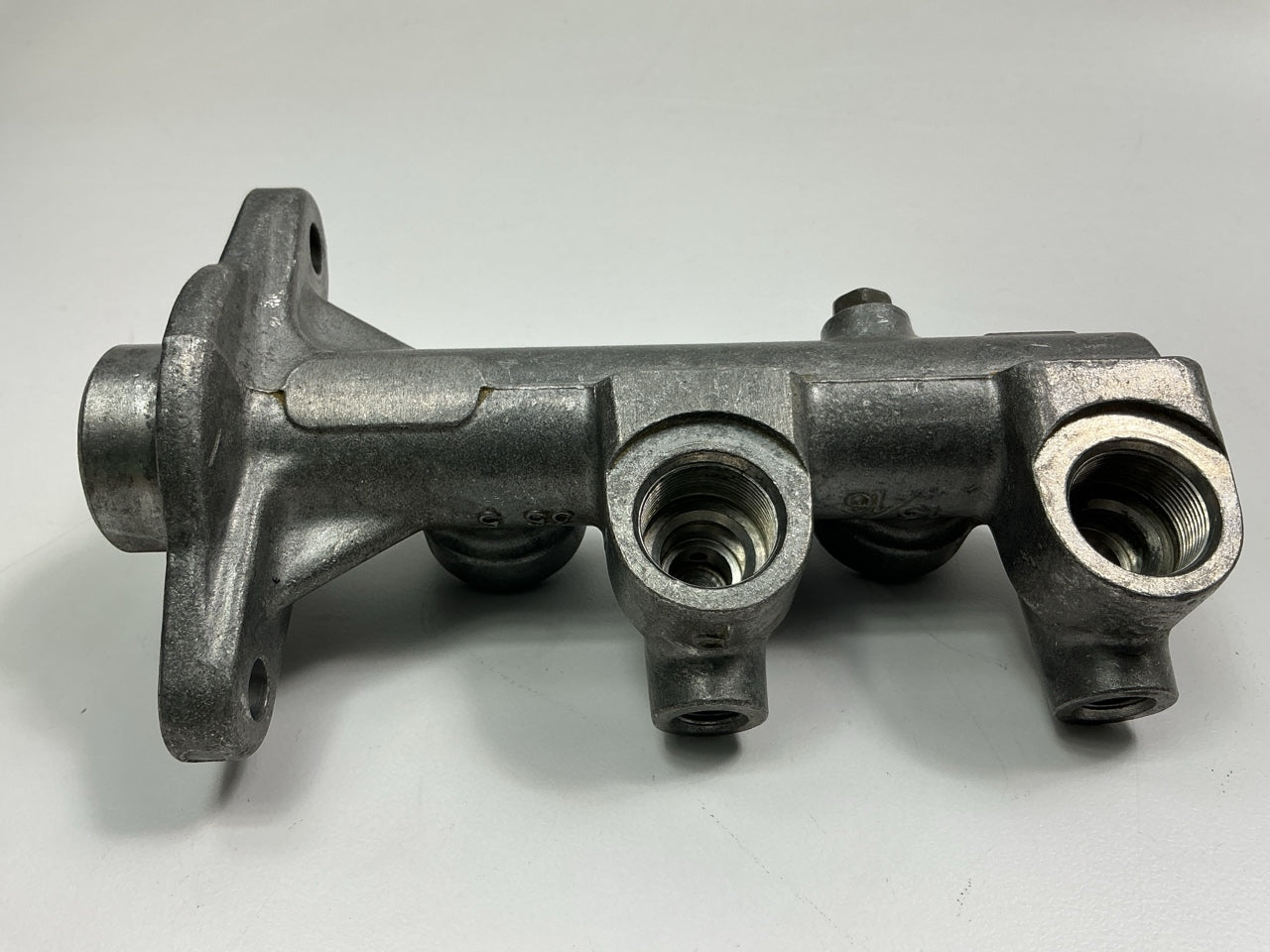 REMAN. Cardone 11-2303 Brake Master Cylinder For 1985-89 I-Mark, 85-88 Spectrum