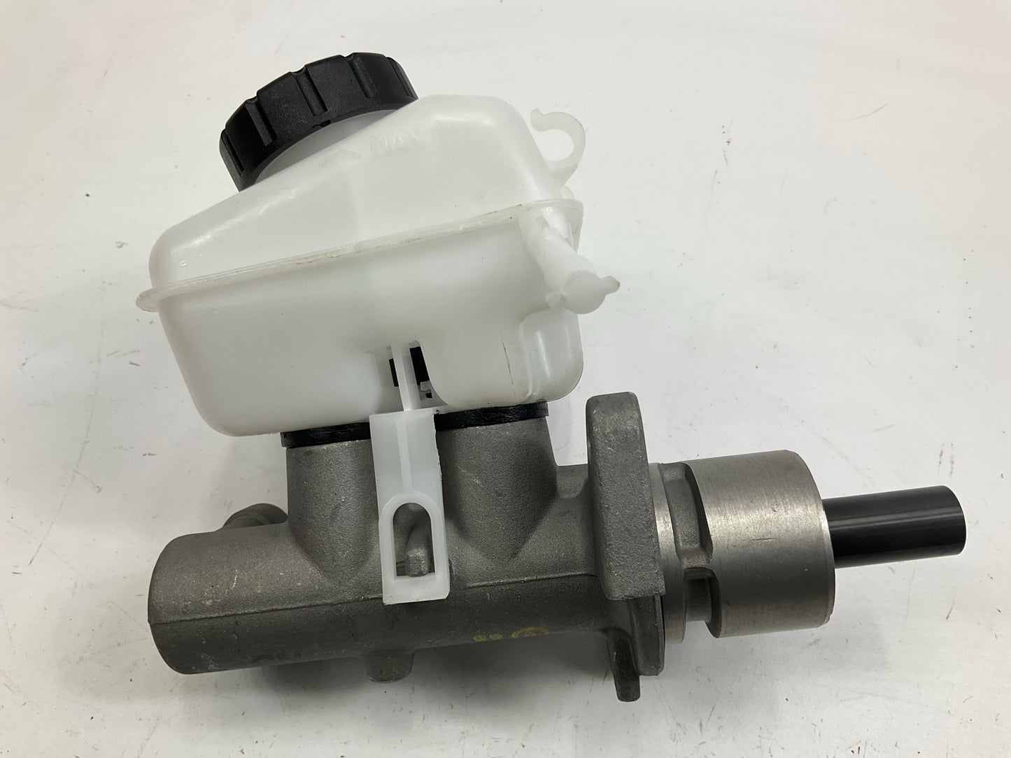 REMAN. Cardone 13-2957 Brake Master Cylinder With Reservoir 21018891, 22683095