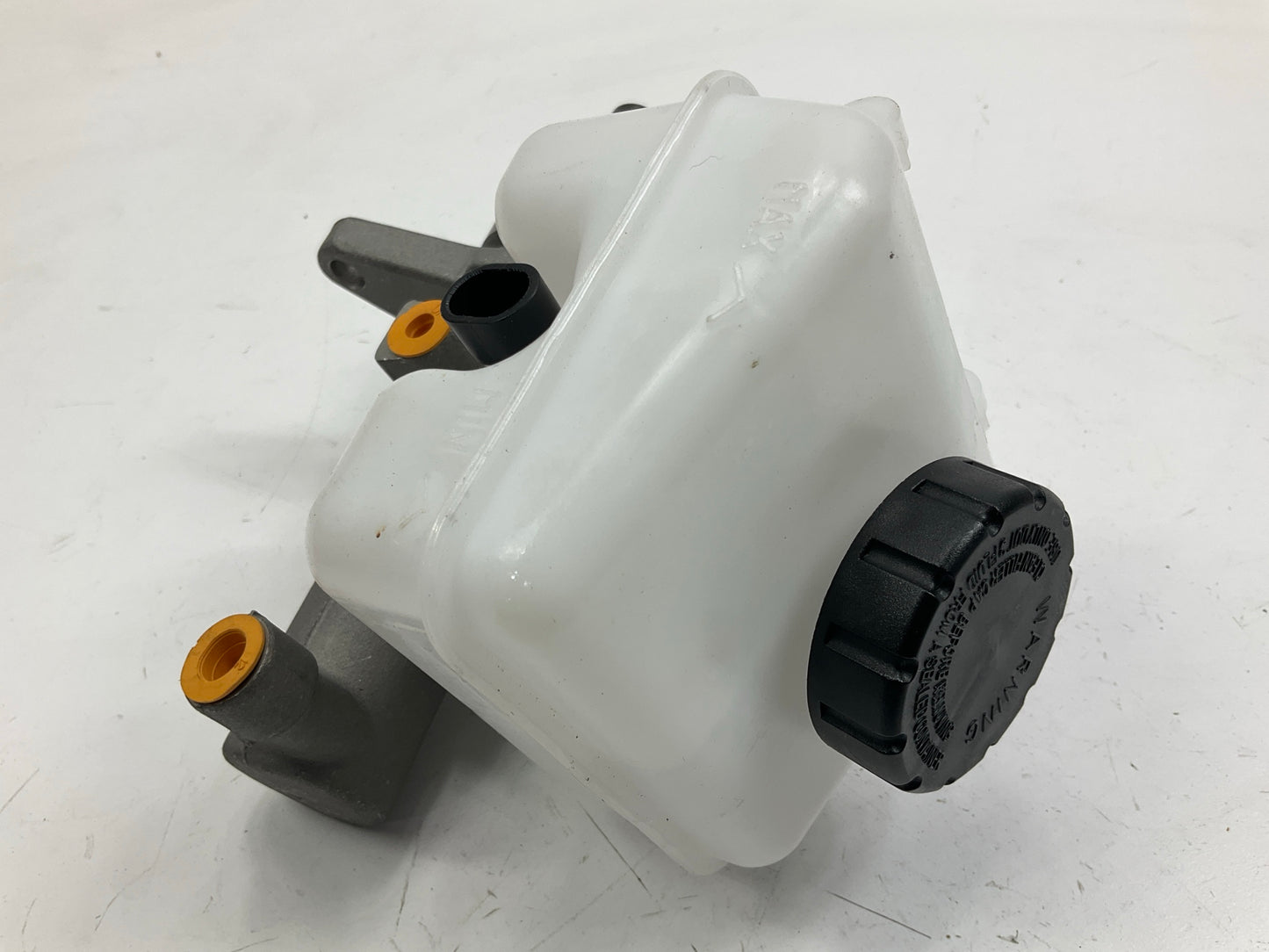 REMAN. Cardone 13-2957 Brake Master Cylinder With Reservoir 21018891, 22683095