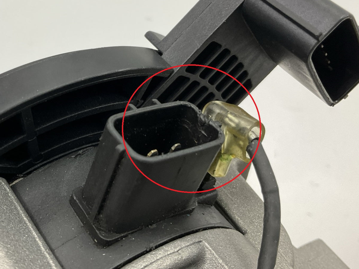 DAMAGED CONNECTOR - Cardone 31-35628 Distributor For 1996-1998 Mazda MPV