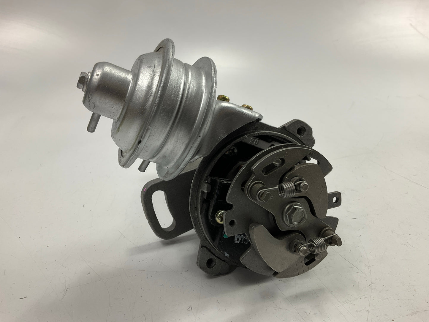 REMAN. Cardone 31-46434 Distributor For Dodge 2.6L Inline-4 Engine SOHC