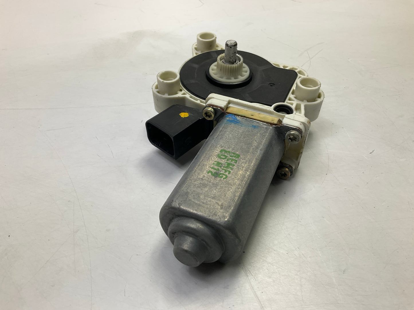 REMAN. Cardone 47-3421 Front Right Power Window Motor 2006 Mercedes-Benz S350