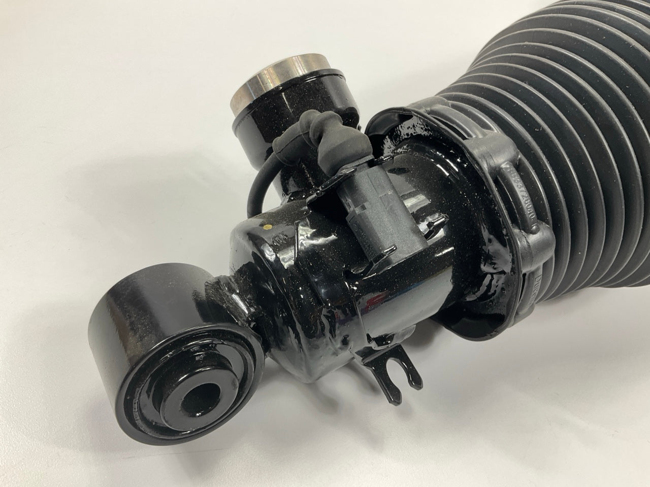 Cardone 4J-1005S Rear Right Air Suspension Strut - 2003-2004 Ford Expedition