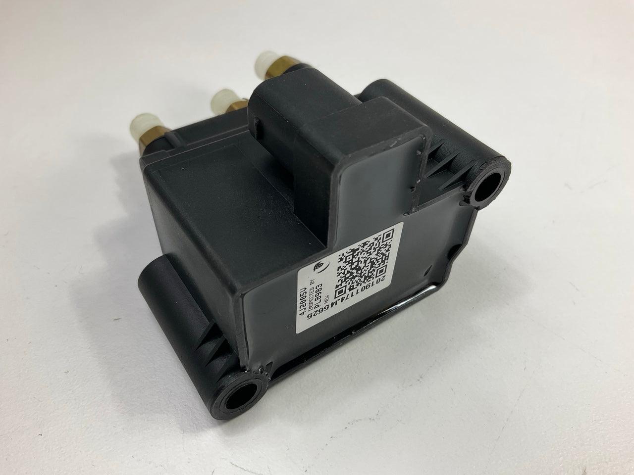 Air Suspension Solenoid Valve For Mercedes-Benz W212 W216 W221 W251 2513200158