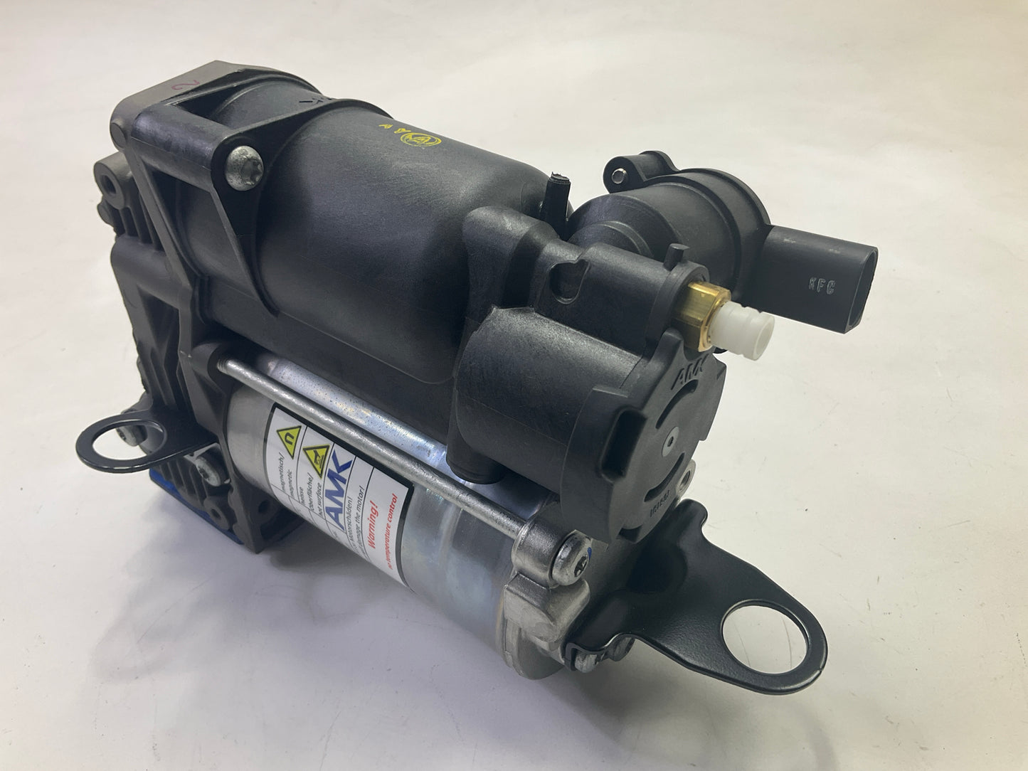 REMAN. Cardone 4J-2009C Air Suspension Compressor Pump 2513200904