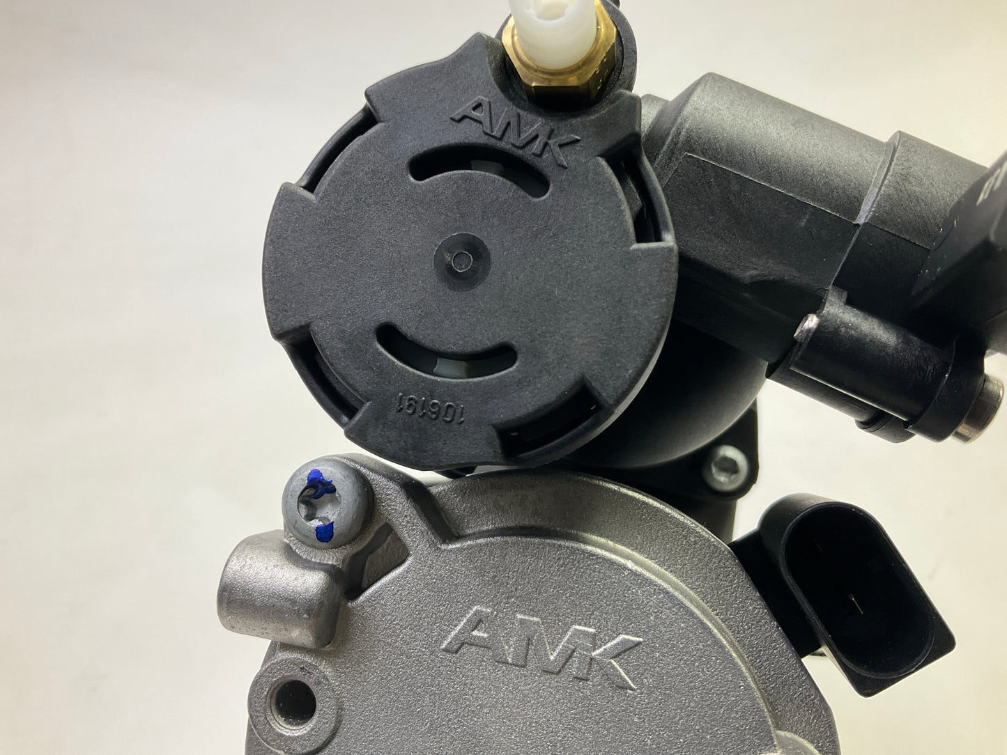 REMAN. Cardone 4J-2009C Air Suspension Compressor Pump 2513200904