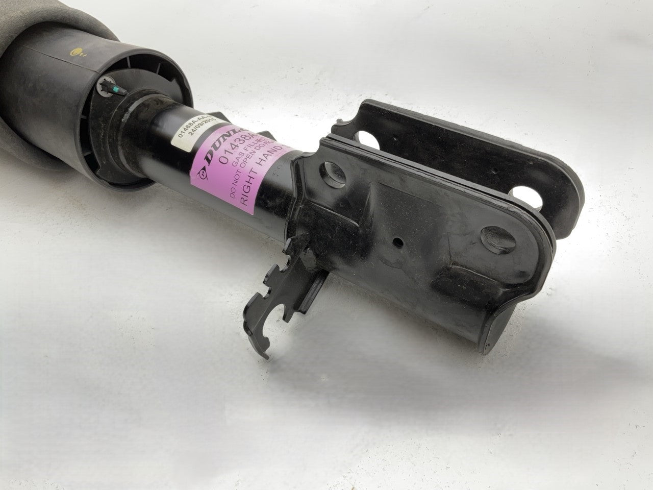REMAN. Cardone 4J-3001S Front Right Air Strut For 2003-09 Land Rover Range Rover