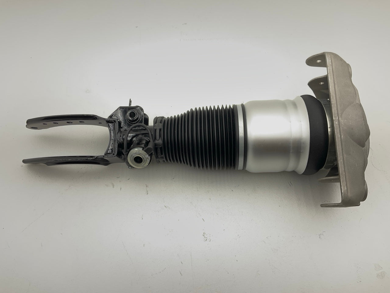 REMAN. Cardone 4J-4004S Front Right Air Suspension Strut - 2007-2015 Audi Q7 AWD