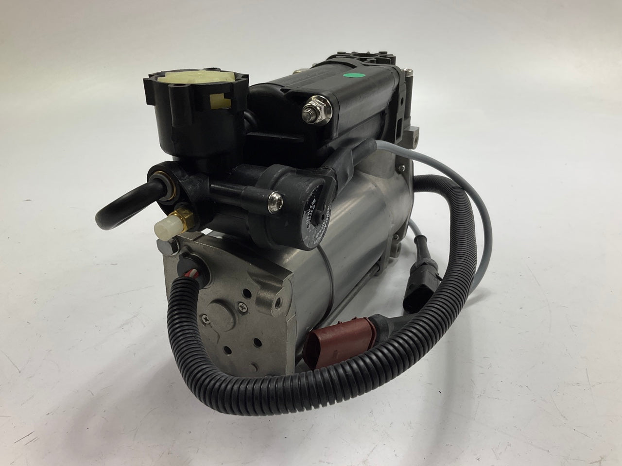 REMAN. Cardone 4J-4005C Air Suspension Compressor For 03-11 Bentley Continental