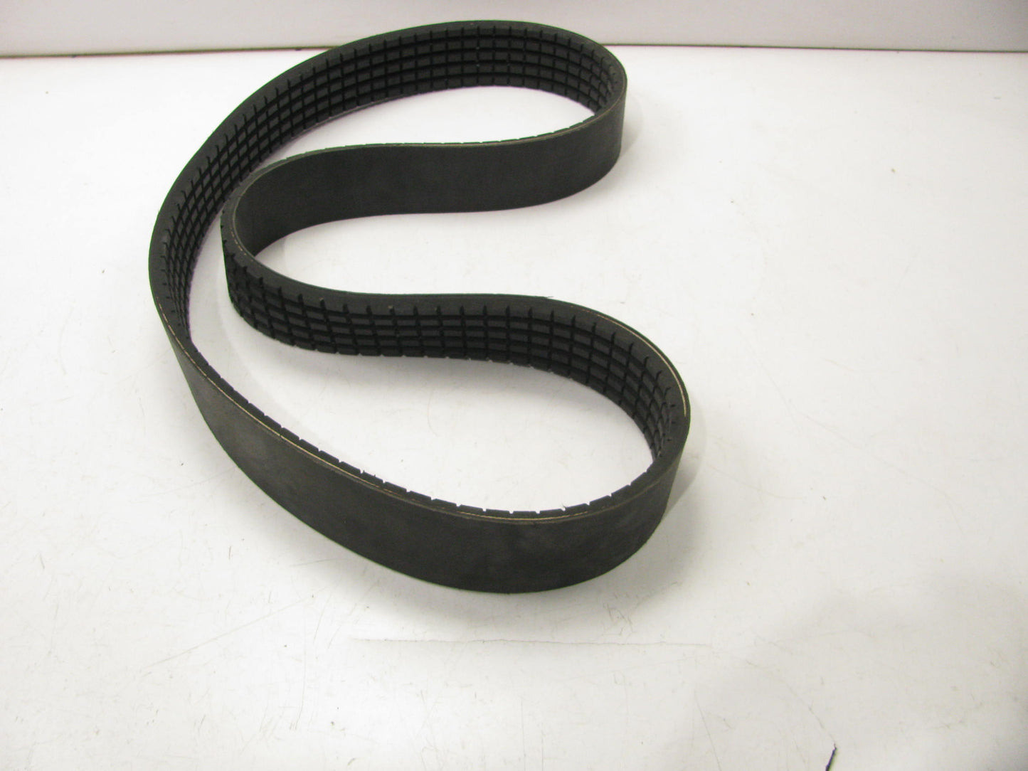 Carlisle R5VX100-5 Industrial Cogged Drive Belt - 5/8'' X 100'', 5 Bands 5/R5VX100