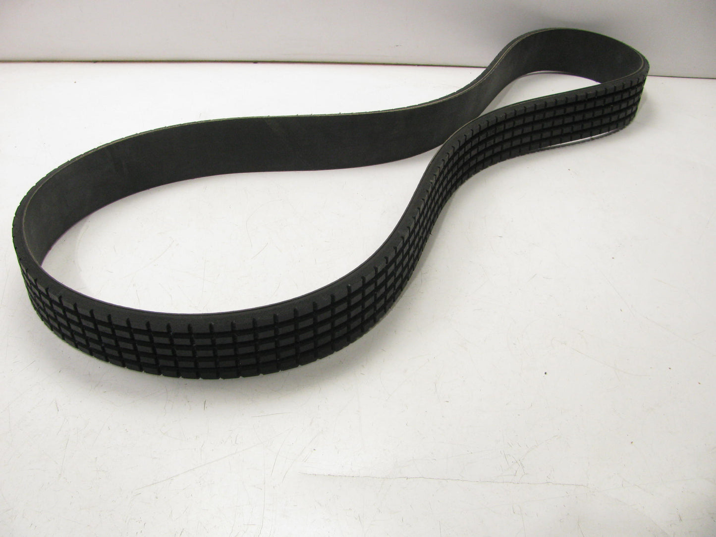 Carlisle R5VX100-5 Industrial Cogged Drive Belt - 5/8'' X 100'', 5 Bands 5/R5VX100