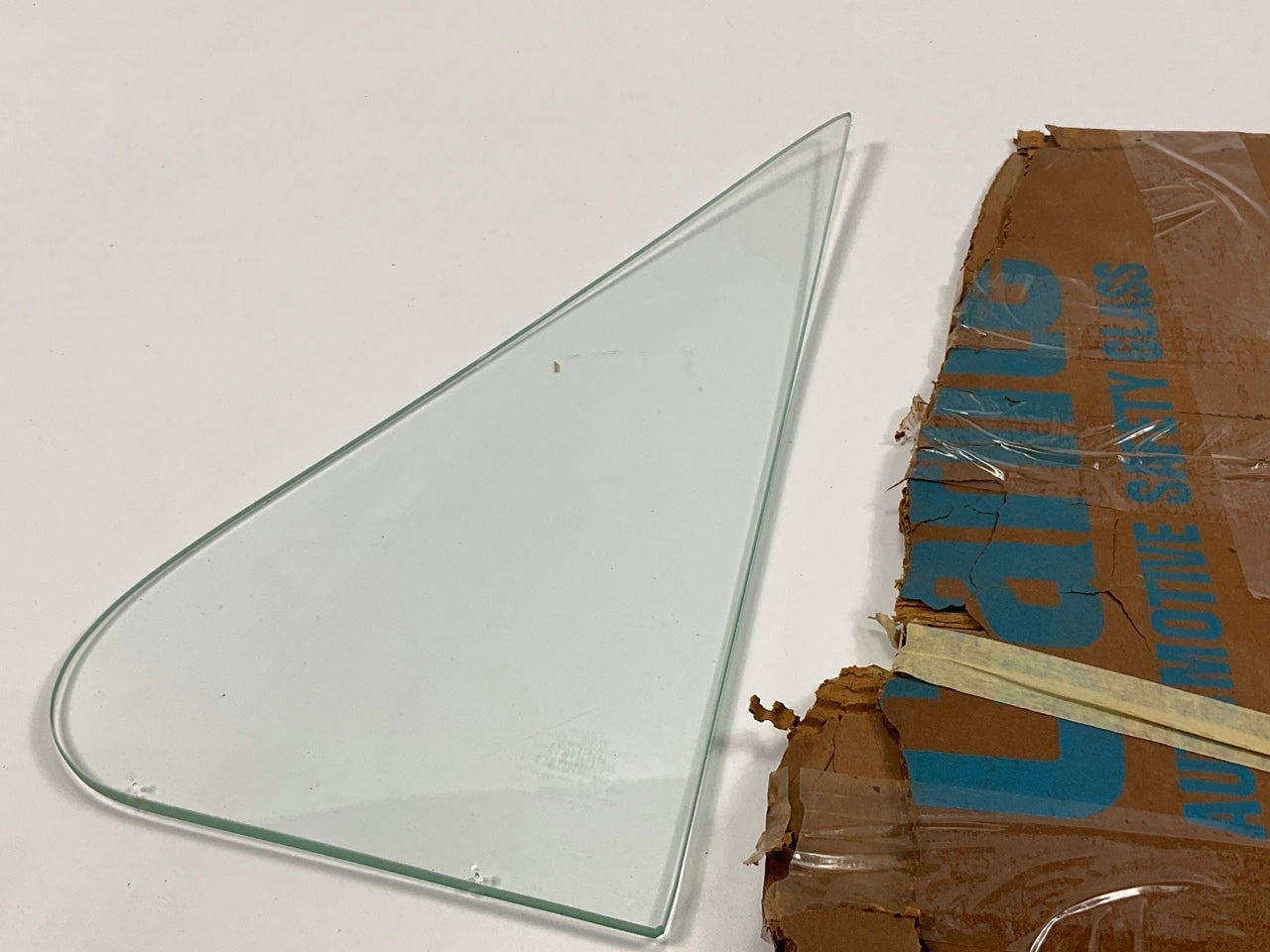 NOS - OEM Carlite V4831 Front Right Vent Window Glass 1973-79 F-250 F-350 Bronco