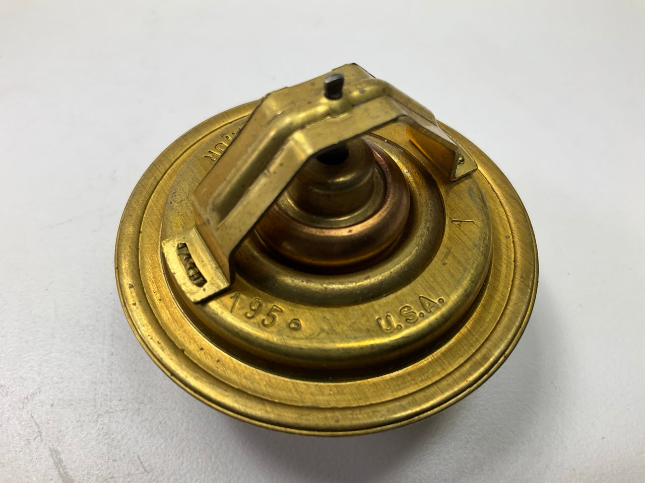 Carol 19195 Engine Coolant Thermostat For 1978-1996 Ford F-150 4.9L - 195 Degree