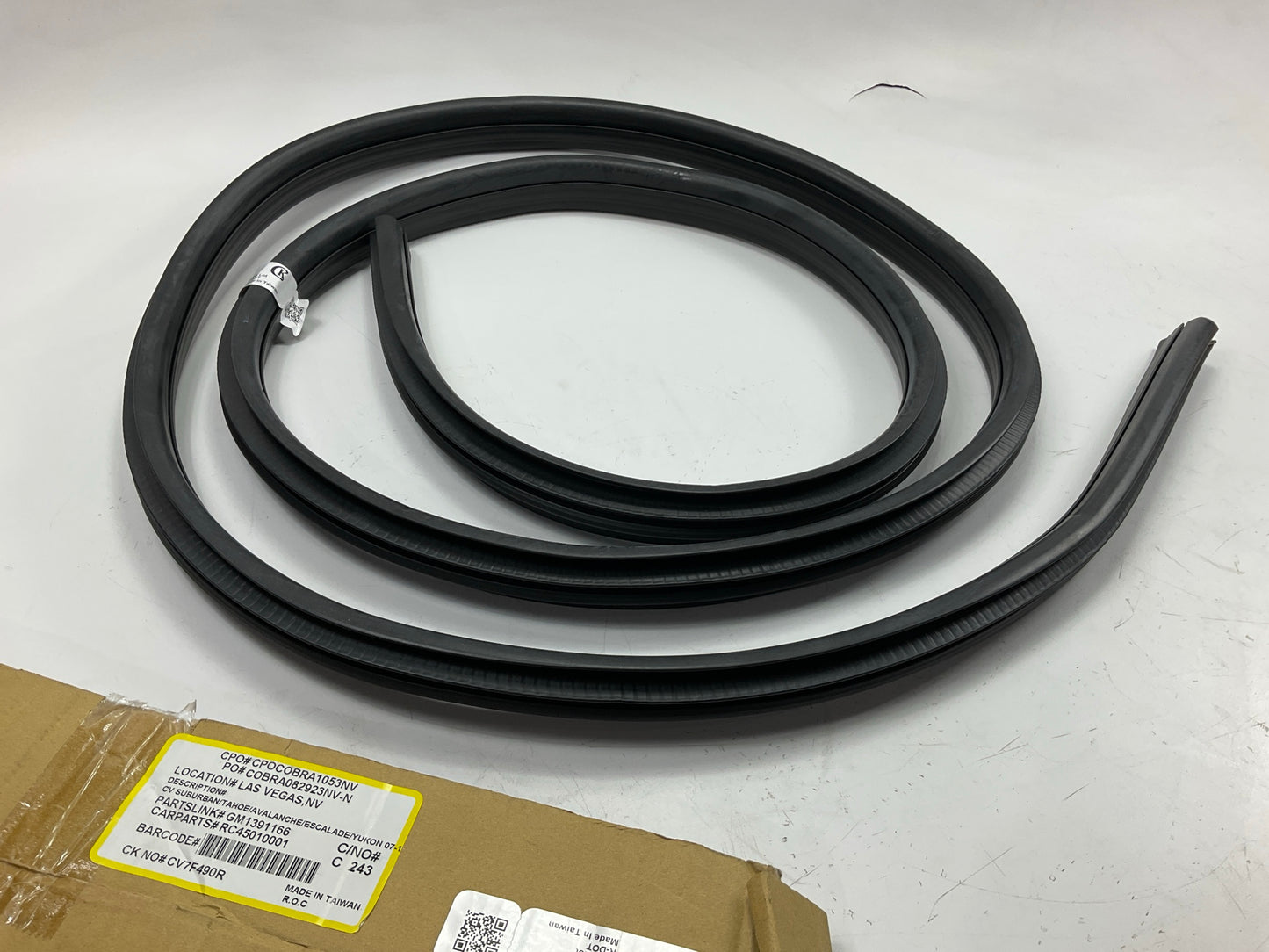 Carparts RC45010001 Front Right Door Weatherstrip Seal