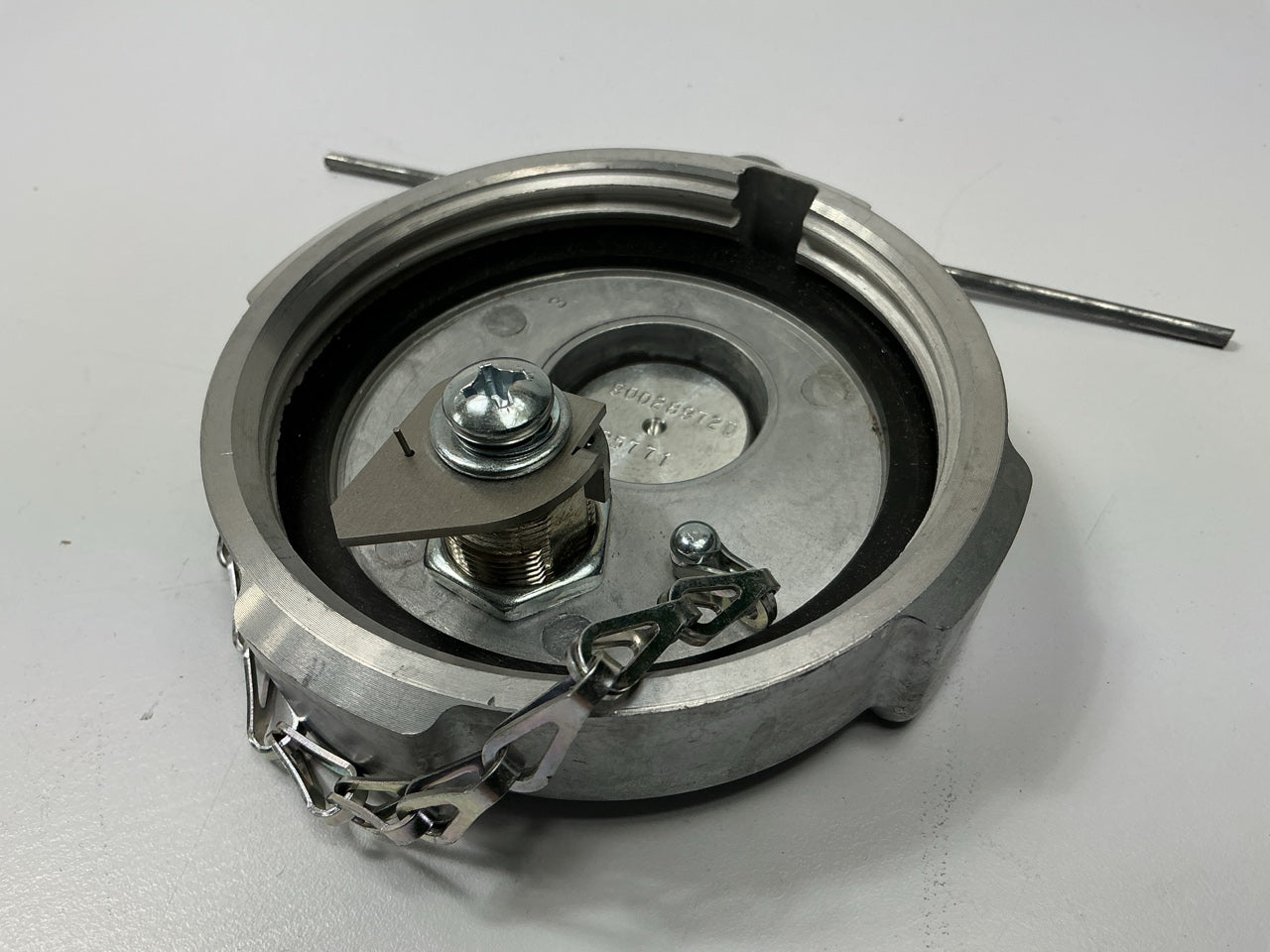 Carquest 10423 Heavy Duty Fuel Tank Filler Gas Cap - Locking