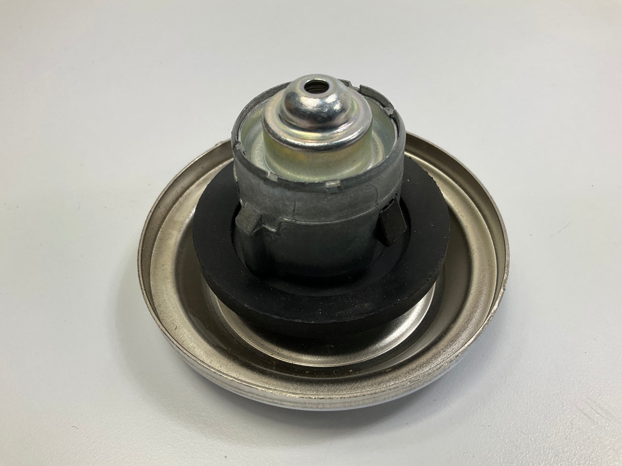 Carquest 10572 Locking Metal Fuel Tank Filler Gas Cap - With 2 Keys