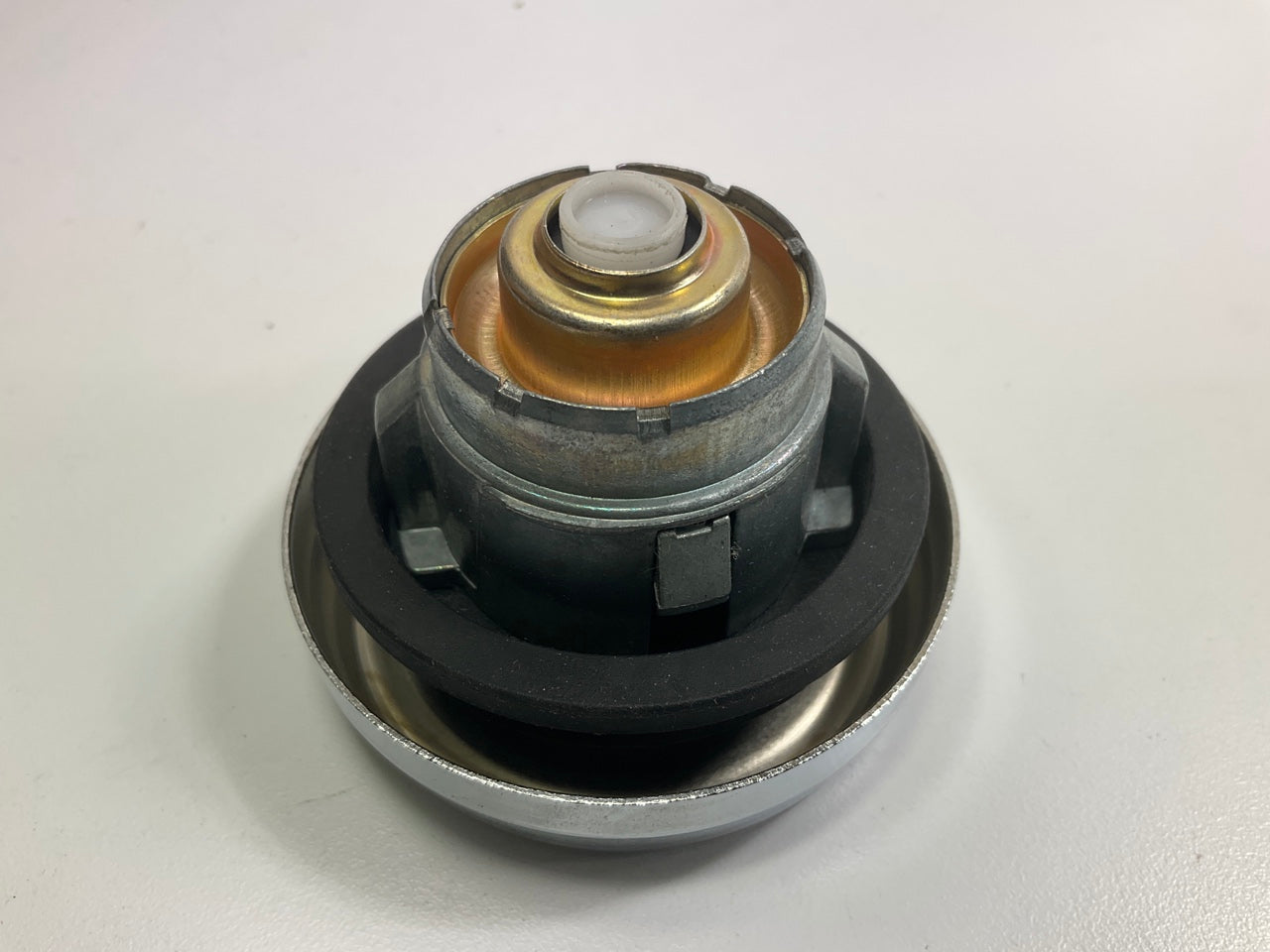 Carquest 10593 Locking Fuel Tank Filler Gas Cap