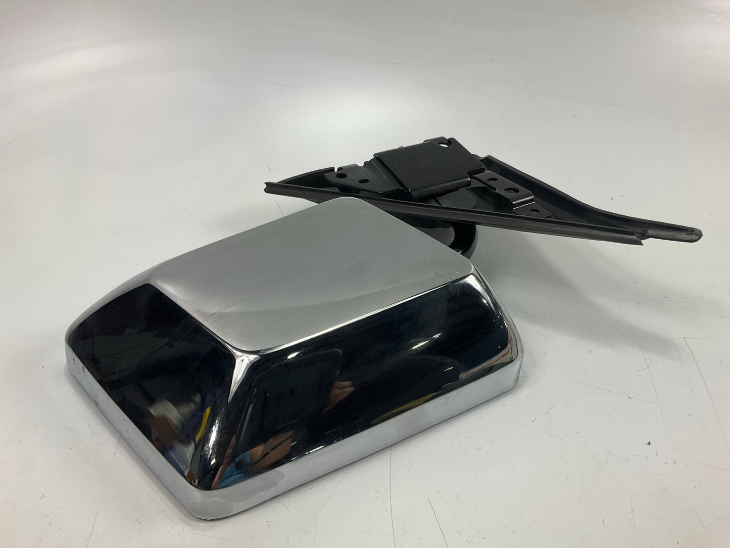 SCRATCHED Grote Universal Chevy Blazer GMC S-10 Style LEFT Side Mirror CHROME