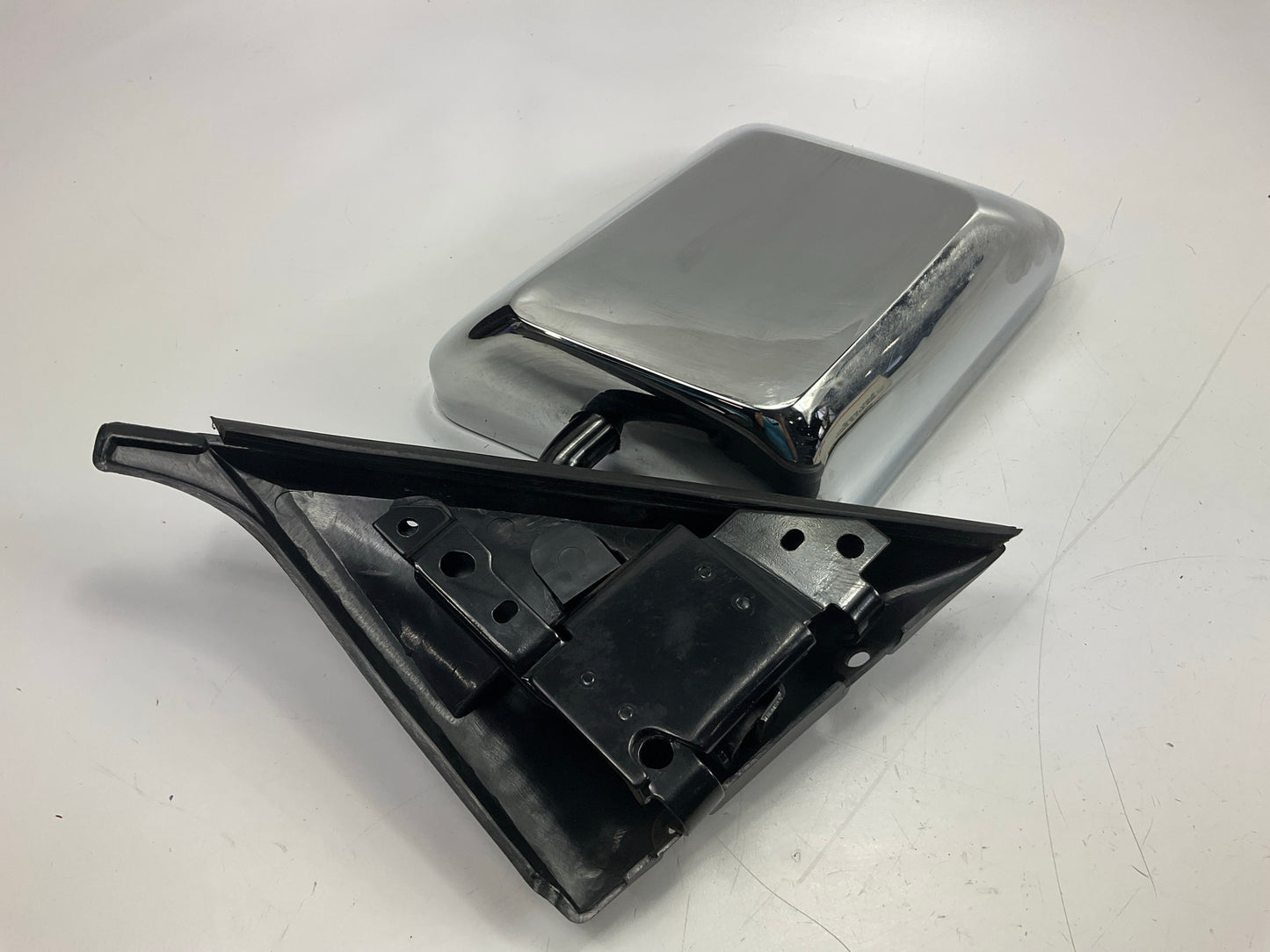 SCRATCHED Grote Universal Chevy Blazer GMC S-10 Style LEFT Side Mirror CHROME