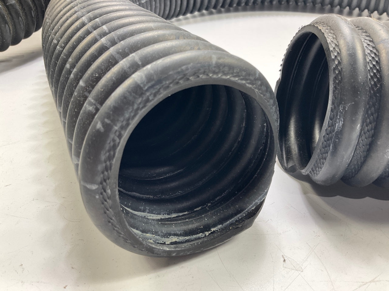 Carquest (Crushproof) DSS25 2-1/2'' Dual Service Station Vent Exhaust Hose Kit