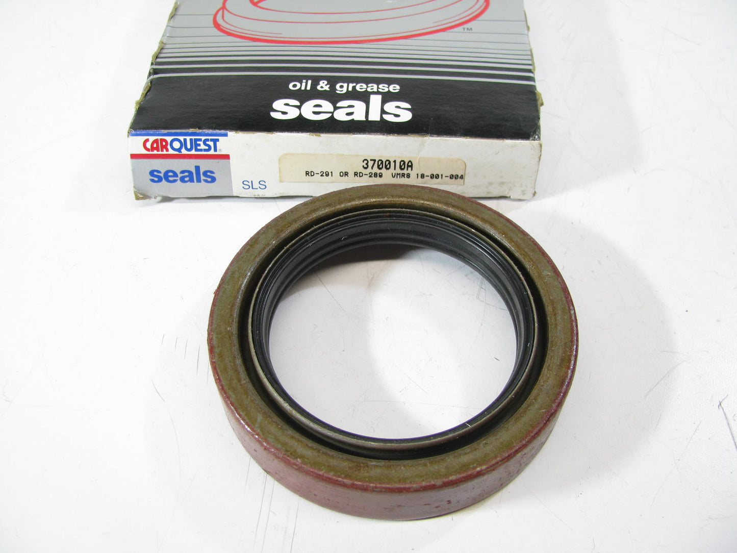Carquest 370010A Front Wheel Seal for 1998-1999 Freightliner MT45