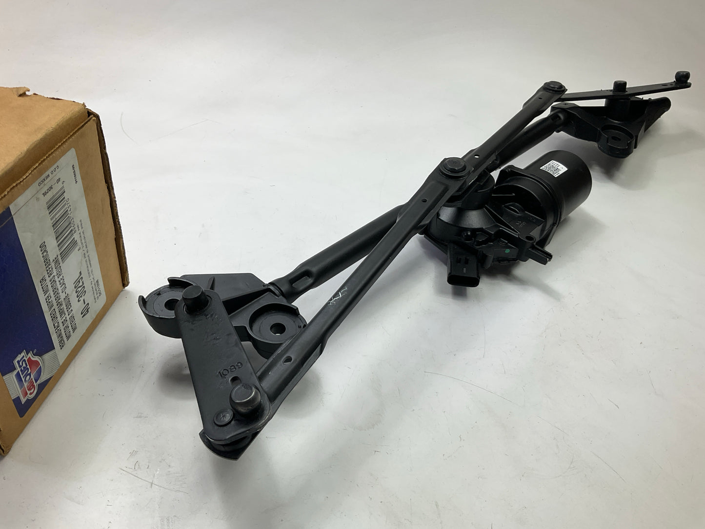 REMAN. Carquest 40-3029L Windshield Wiper Motor With Linkage