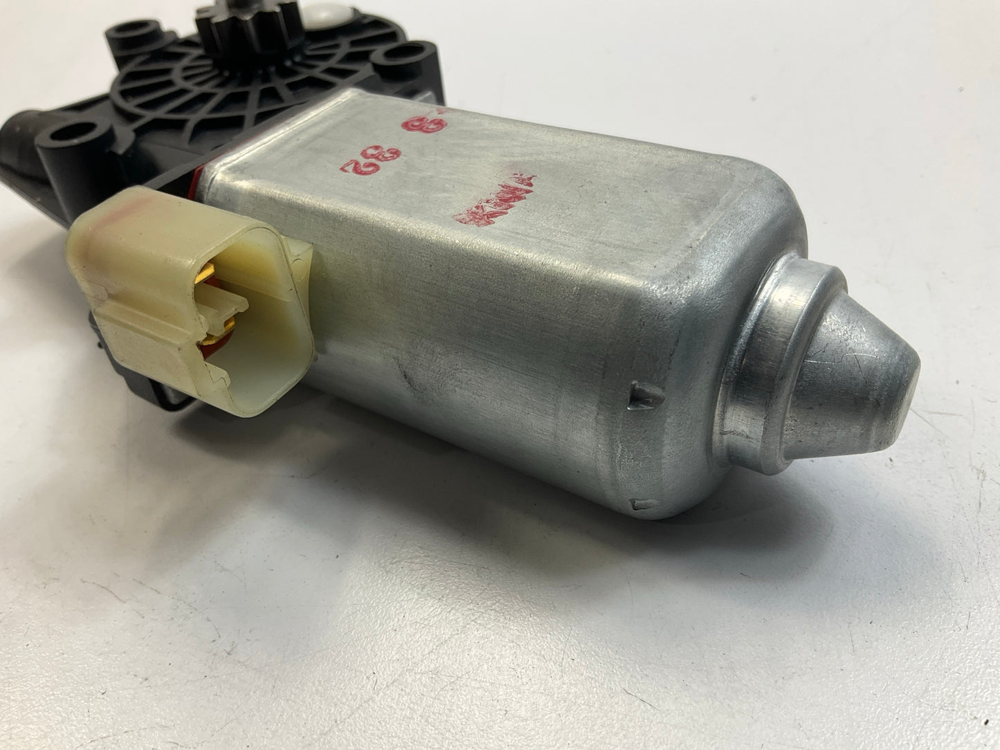 REMAN. Carquest 42-3002 Front Right Passenger Side Power Window Motor