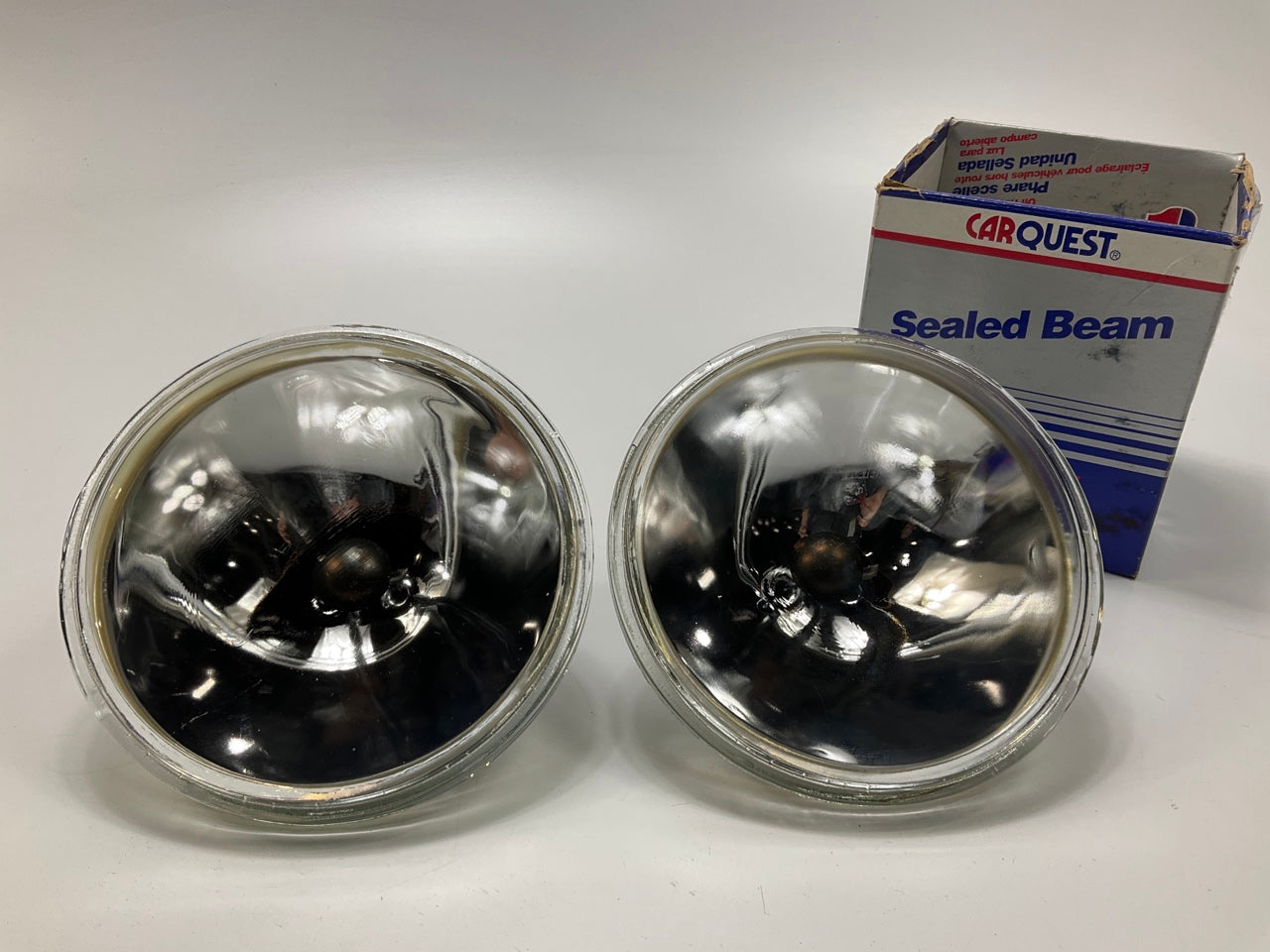 Carquest 4435 Spotlamp Sealed Beam Lamp 30W PAR46 12.8V, Wagner, Made In USA