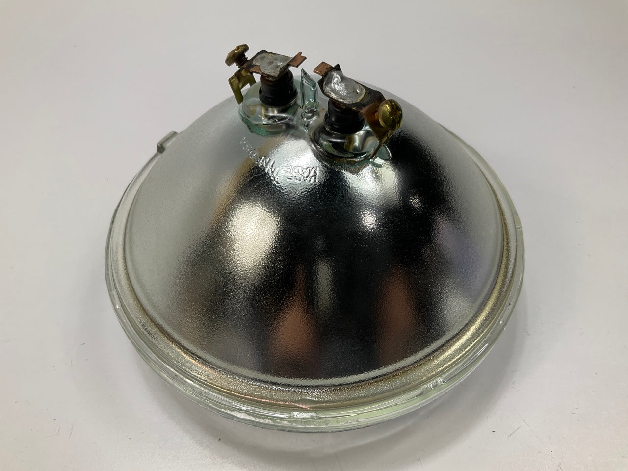 Carquest 4435 Spotlamp Sealed Beam Lamp 30W PAR46 12.8V, Wagner, Made In USA