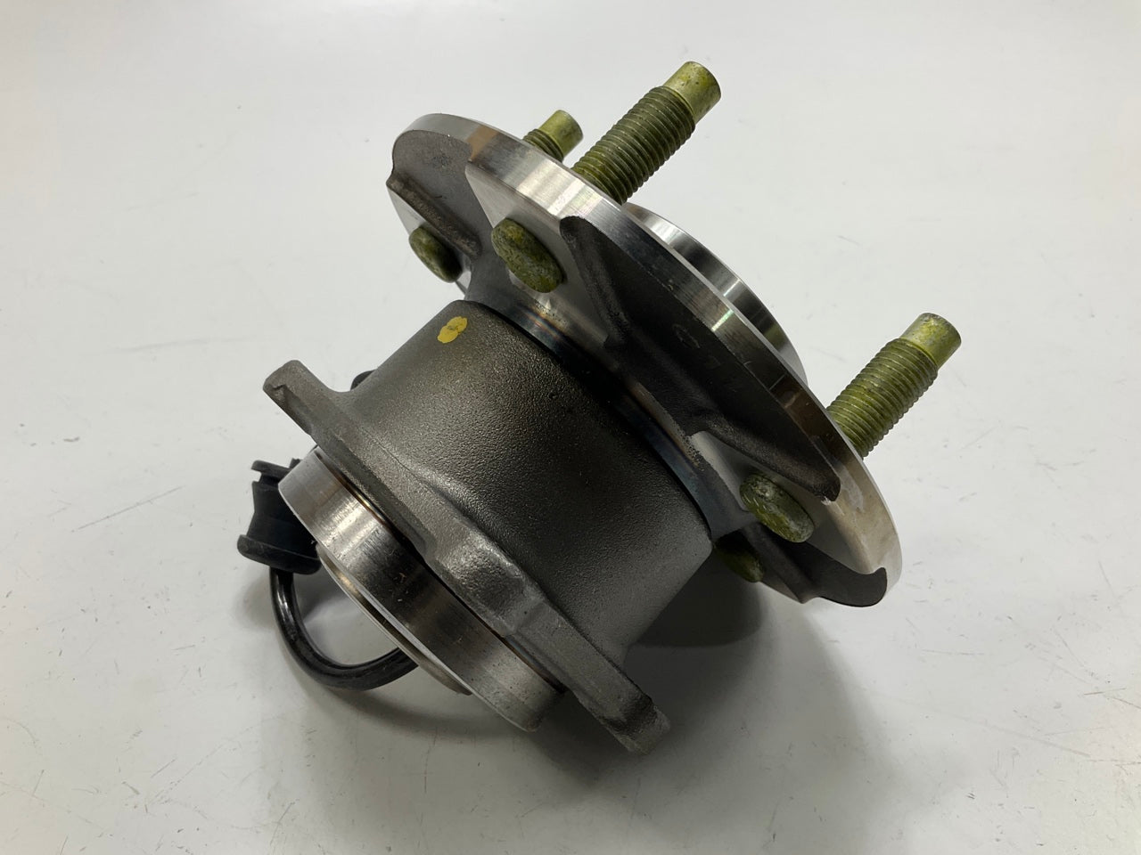 Carquest 512229 Rear Wheel Bearing And Hub 2002-2007 Saturn Vue, 05-06 Equinox