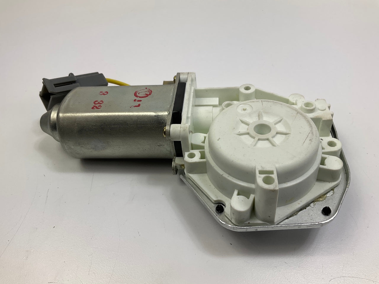 Carquest 54060 Front Left Power Window Motor For 1995-2003 Ford Windstar