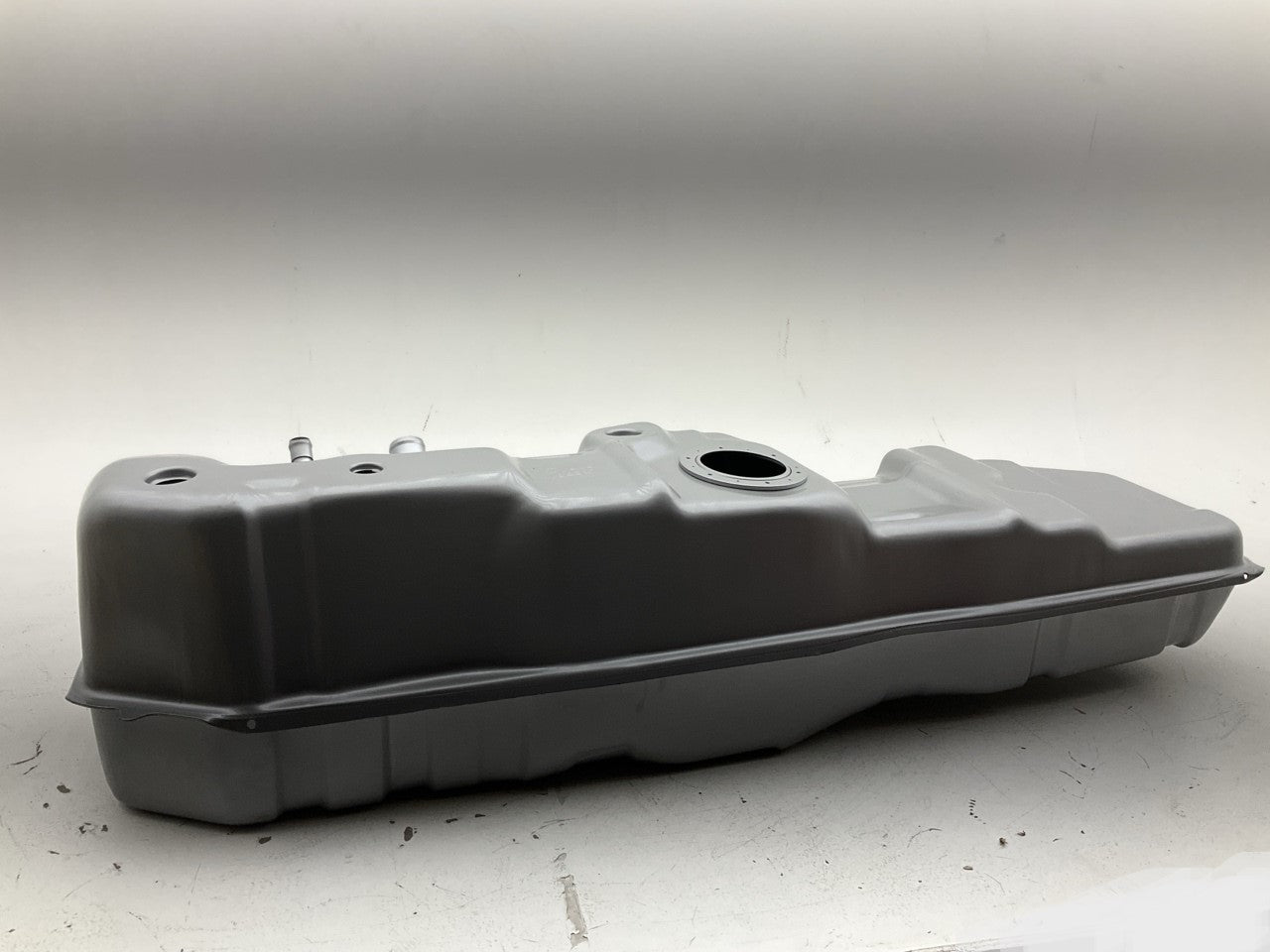 SCRATCHED - NEW Carquest (Dorman) 576-172  24.5 Gallon Fuel Tank - 1997-98 F150