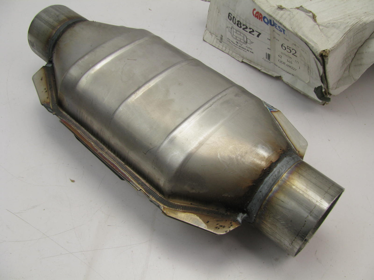 Carquest 608227 3'' Exhaust Universal Catalytic Converter 16.5'' Long