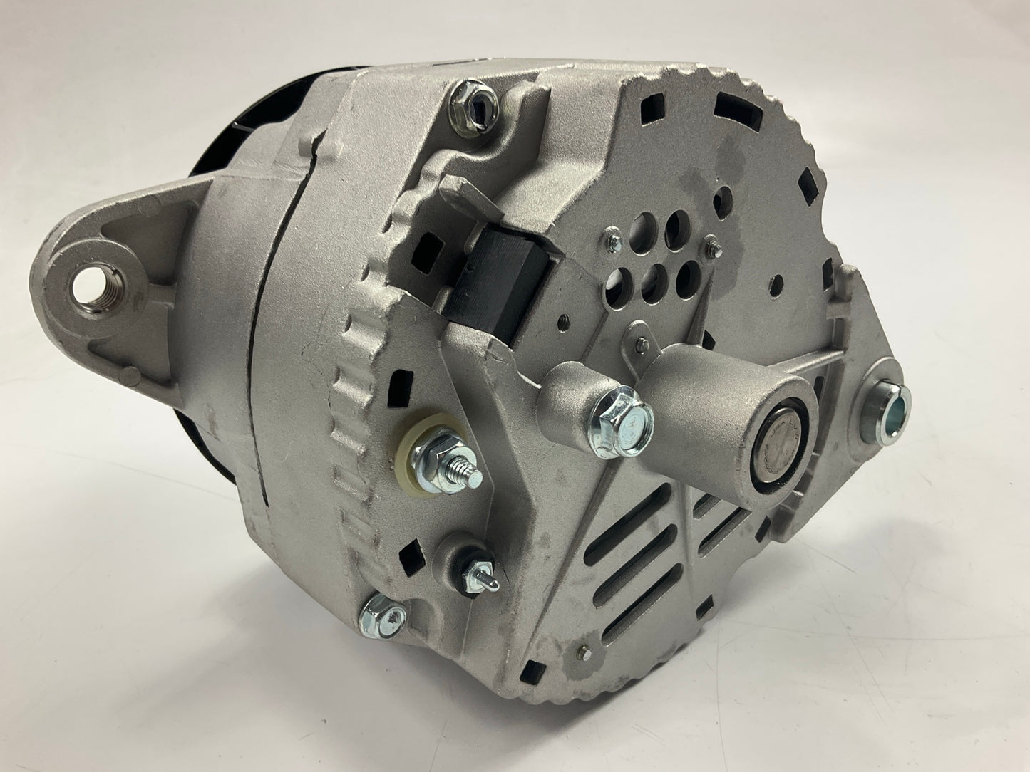 NEW Carquest 71-7197N Alternator, 65 Amp