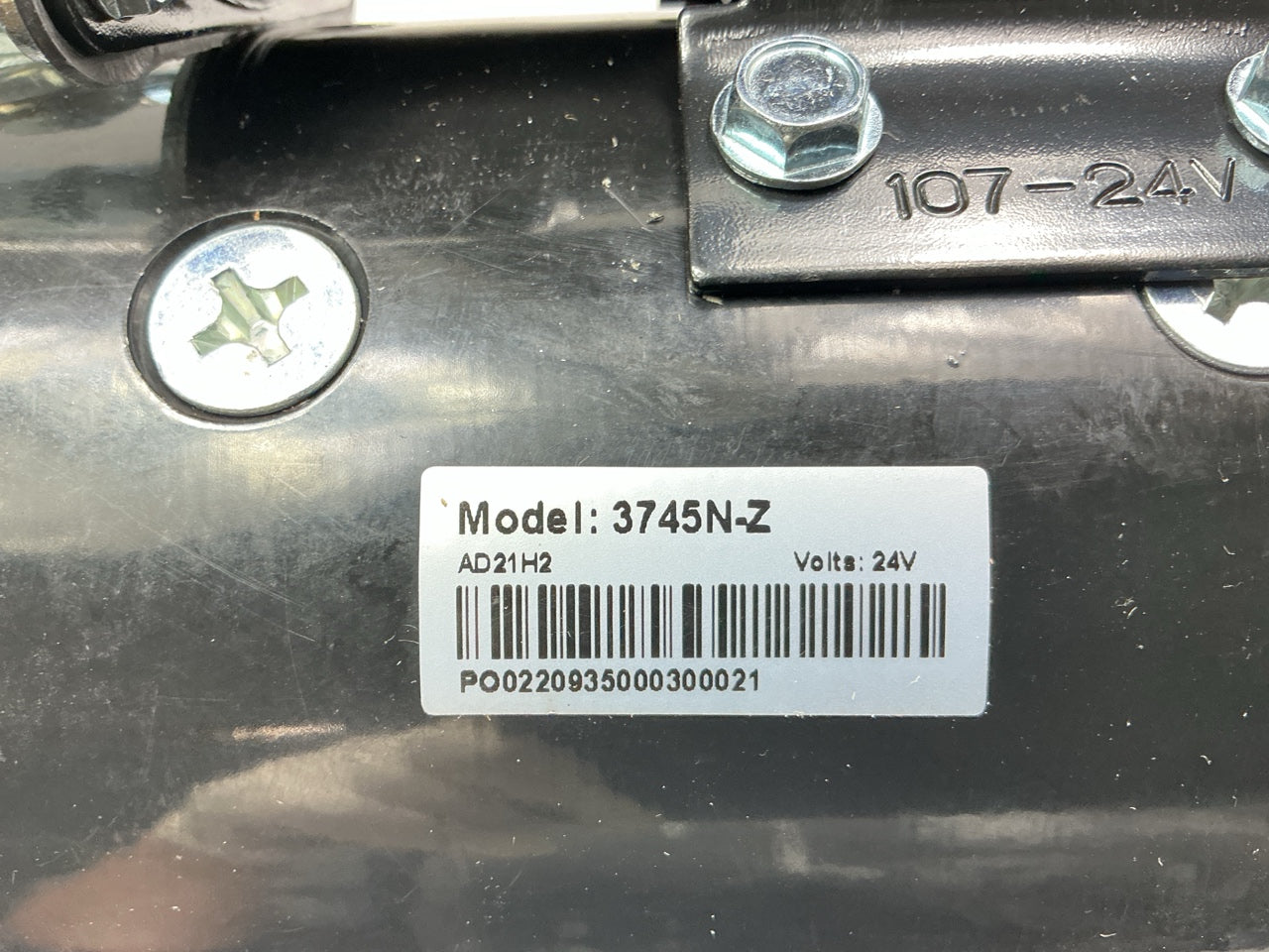 Carquest 72-3745N Starter Motor, DD 40MT Type, 24 Volt, CW Rotation