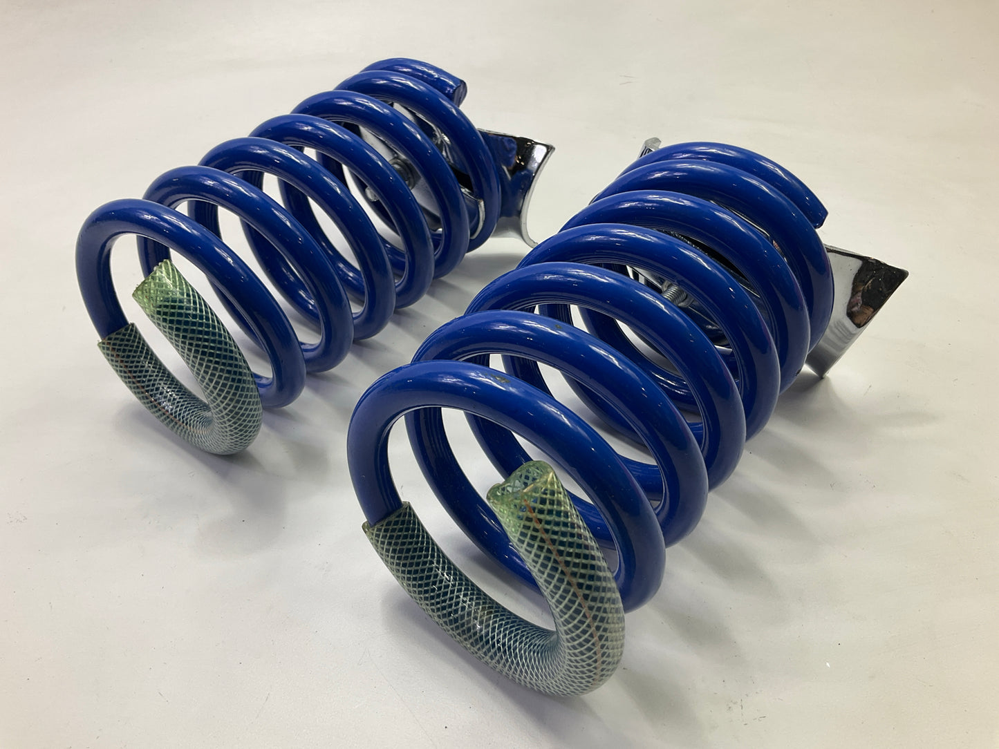 Superior UNIVERSAL Heavy Duty Helper Coil Springs - Load Lift Up To 2000lbs