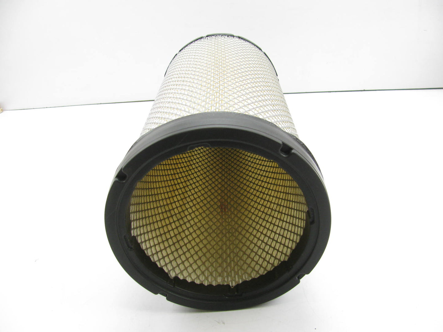 Carquest 83633 Engine Air Filter For 1998-1999 Volvo VN, 00-01 VNL VNM 8079756