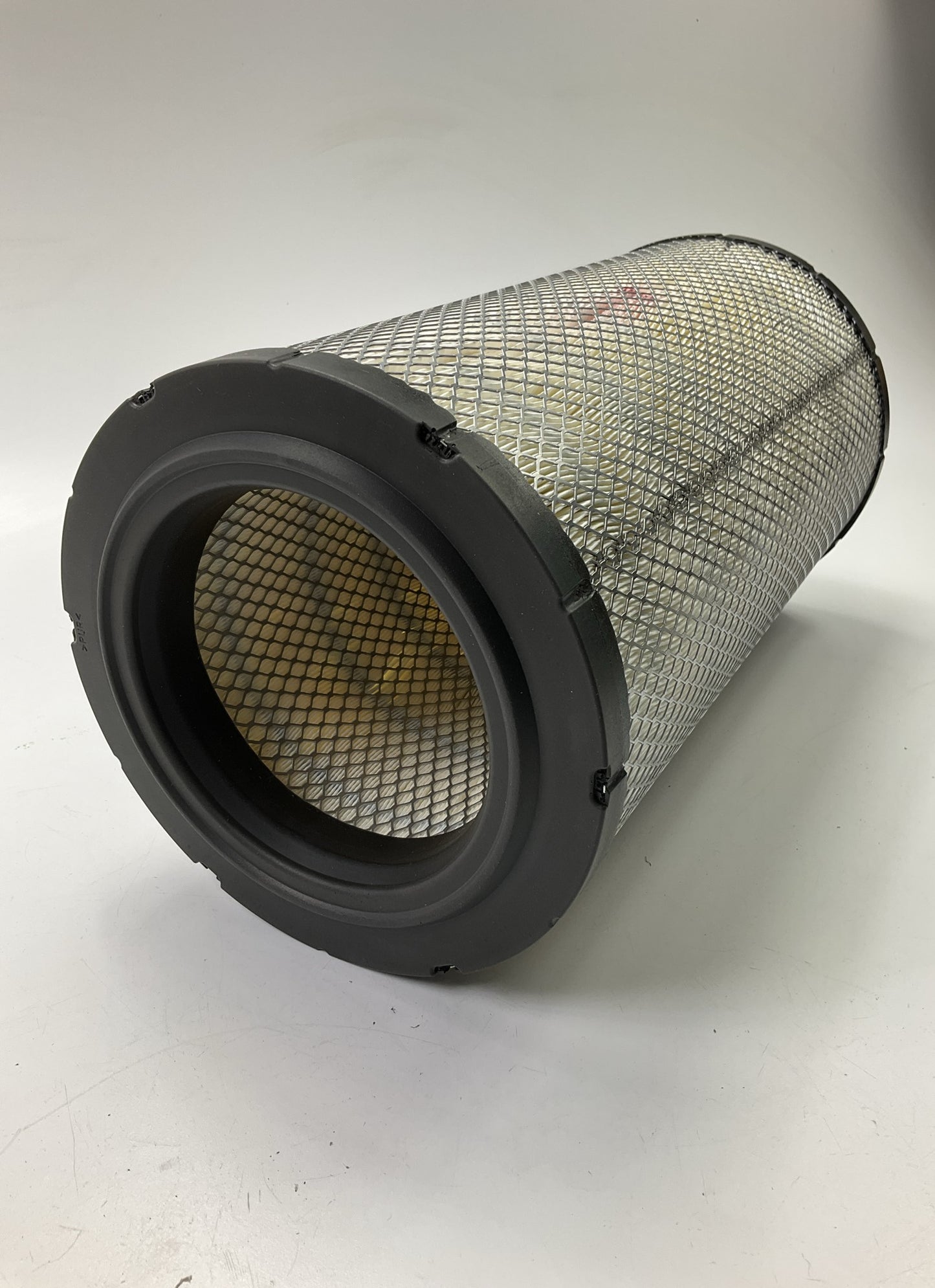 Carquest 83972 Air Filter Replaces Volvo 43921626, Wix 49972, RS5558, AF2496