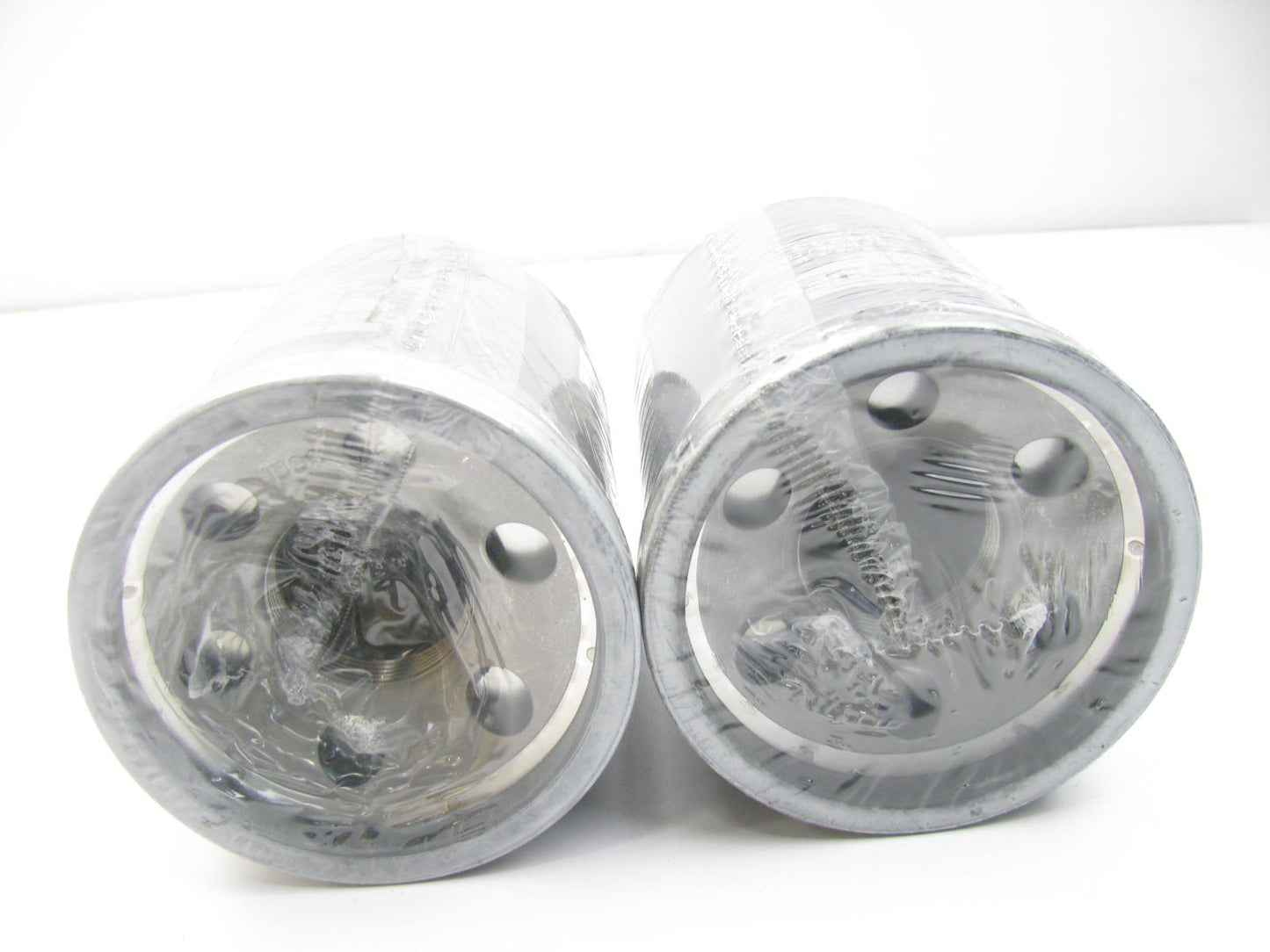 (2) Carquest 84243 Oil Filter Replaces: 57243 L35197 7243 LFP5757 LF463 LF3703