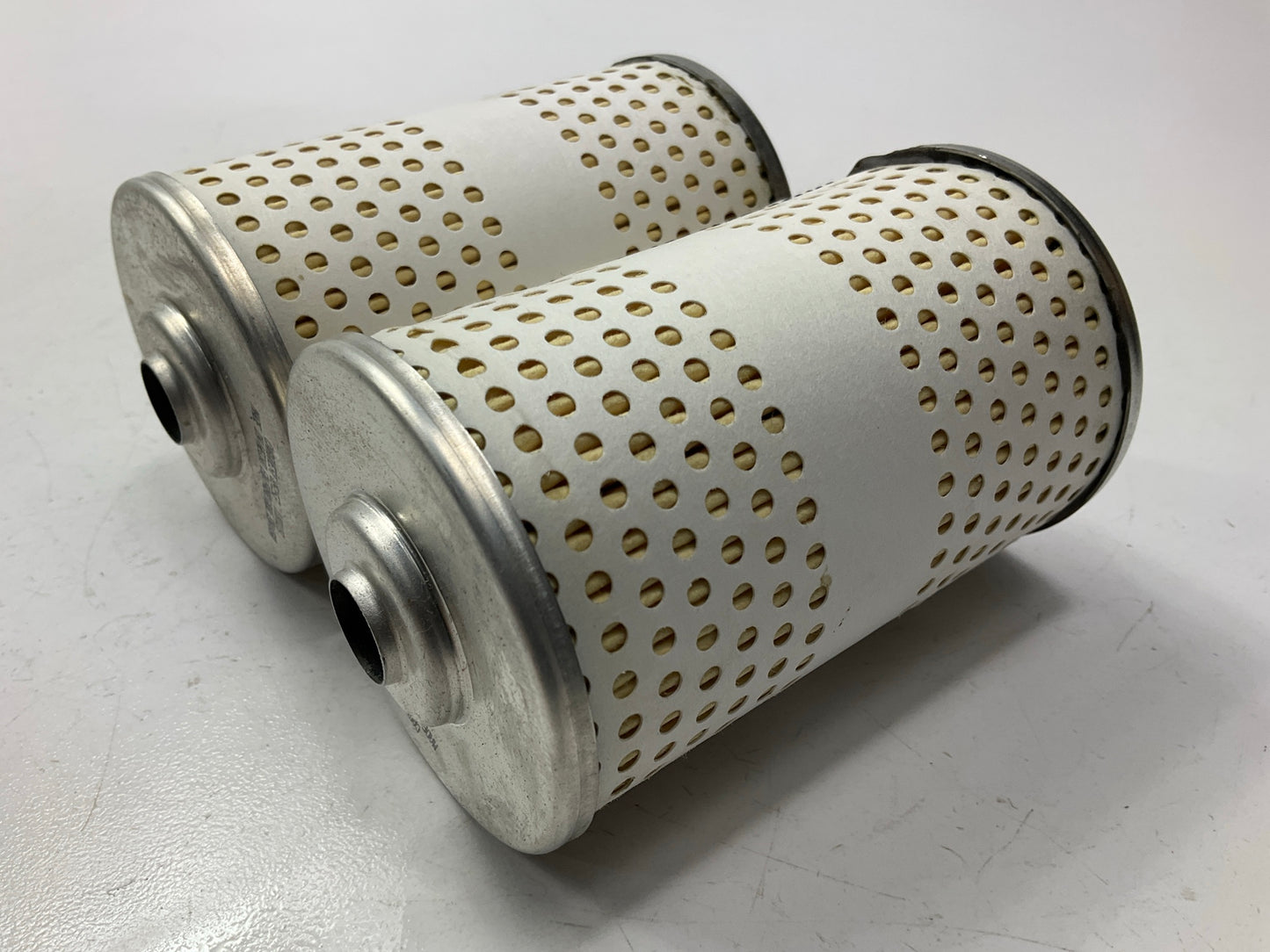 (2) Carquest 85153 Engine Oil Filters - Replaces 51153, 251404R91, 355011R91