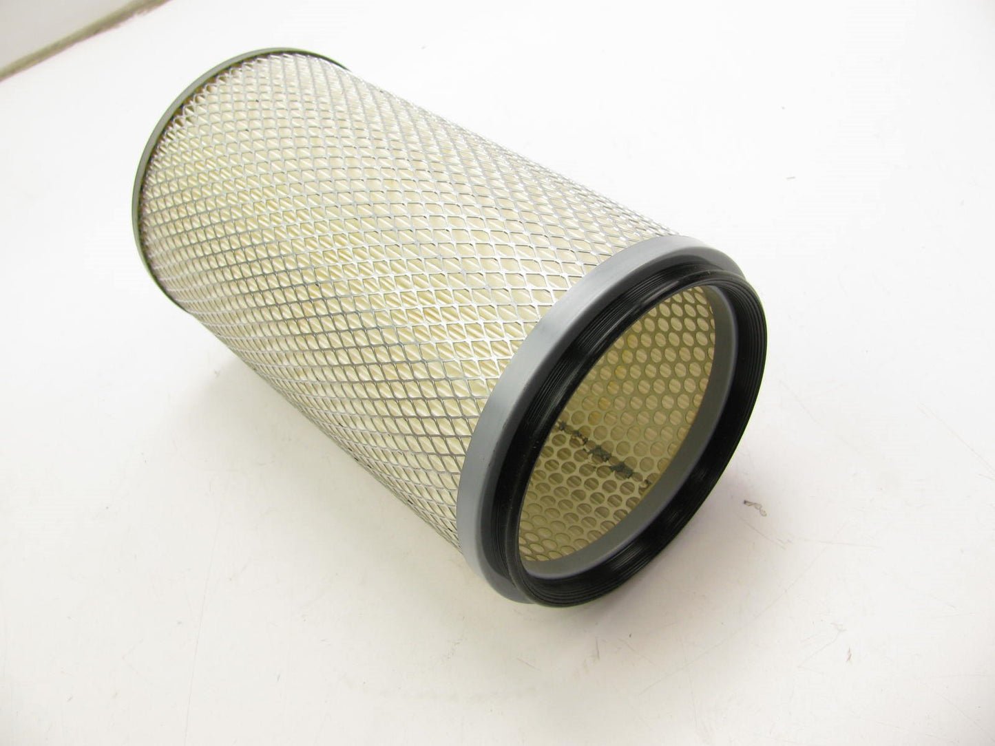 Carquest 87683 Air Filter Replaces: 42683 A42978 2683 LAF8547 AF405 AF905