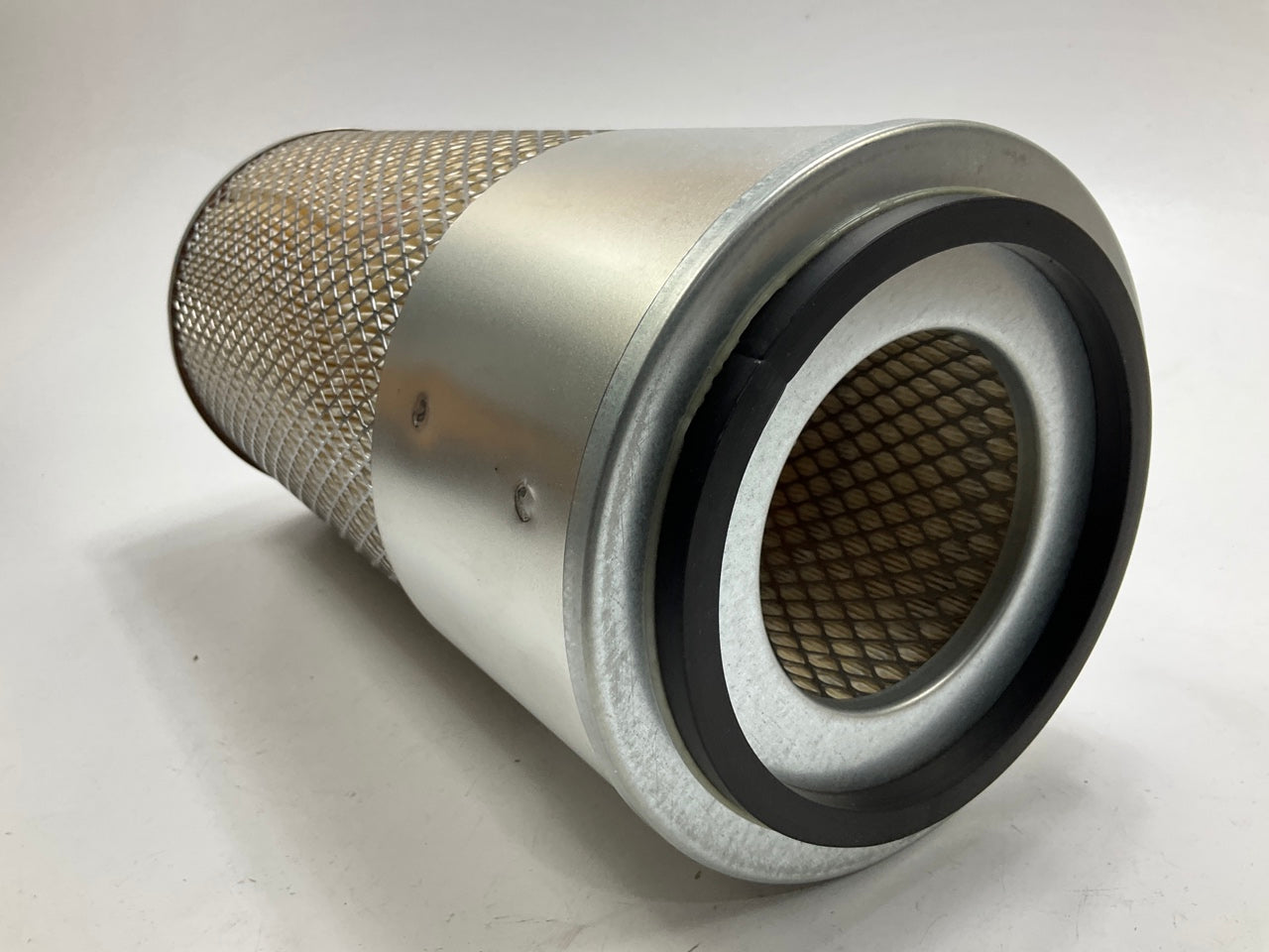 Carquest 87688 Air Filter - Replaces P115914, PA1972, AF4759M, LAF398, 42688
