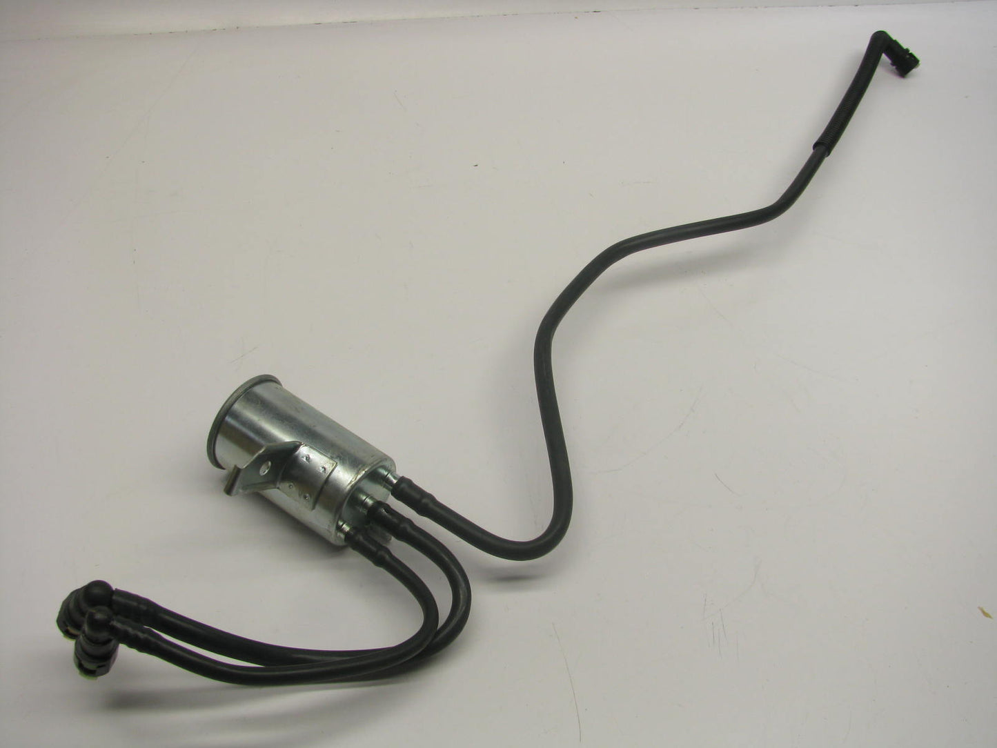 Carquest 96018 Fuel Filter For 1996-2000 Dodge Caravan, Town & Country