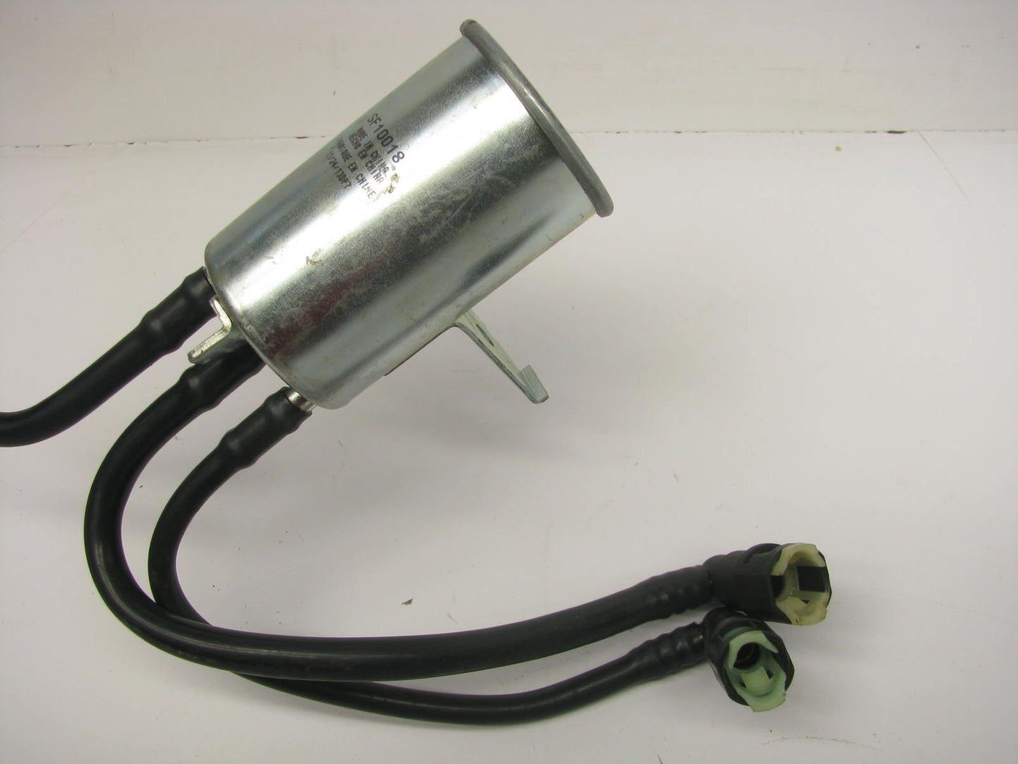 Carquest 96018 Fuel Filter For 1996-2000 Dodge Caravan, Town & Country