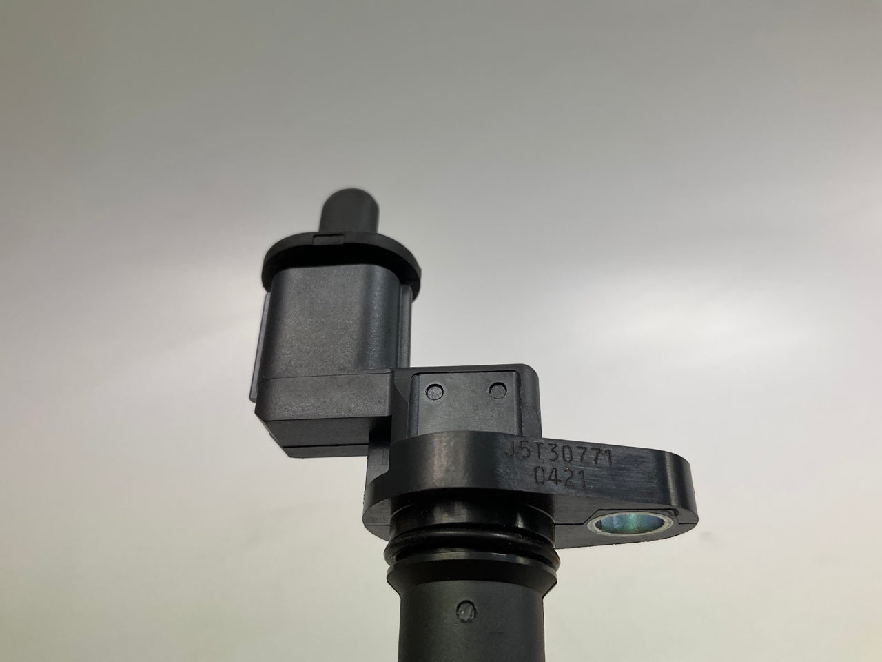 Carquest CSA1367 Engine Camshaft Position Sensor - OEM Mitsubishi # J5T30771