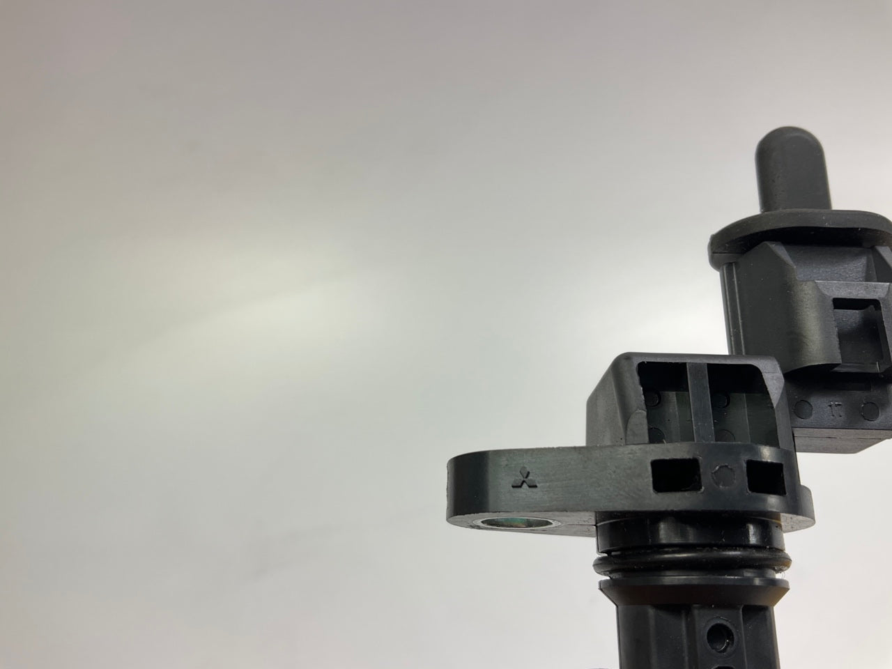 Carquest CSA1367 Engine Camshaft Position Sensor - OEM Mitsubishi # J5T30771