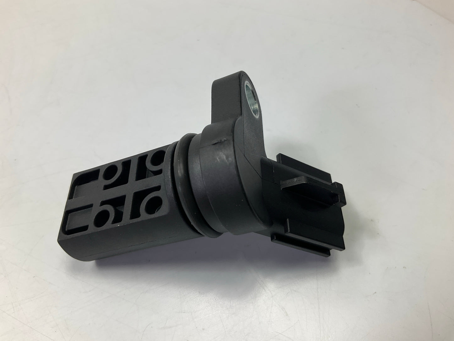 Carquest CSC1043 Engine Camshaft Cam Position Sensor