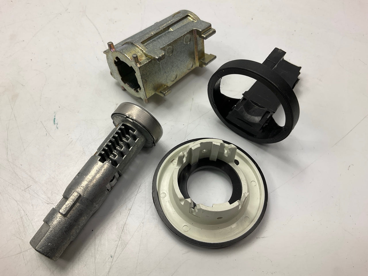 Carquest CSC4037 Ignition Lock Cylinder Kit, Replaces GM # 15785406